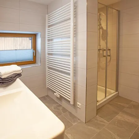 Bettina Mitterwallner Apartment *