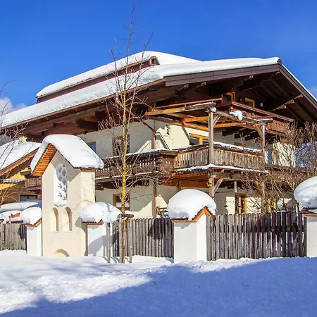 Bettina Mitterwallner Apartment *